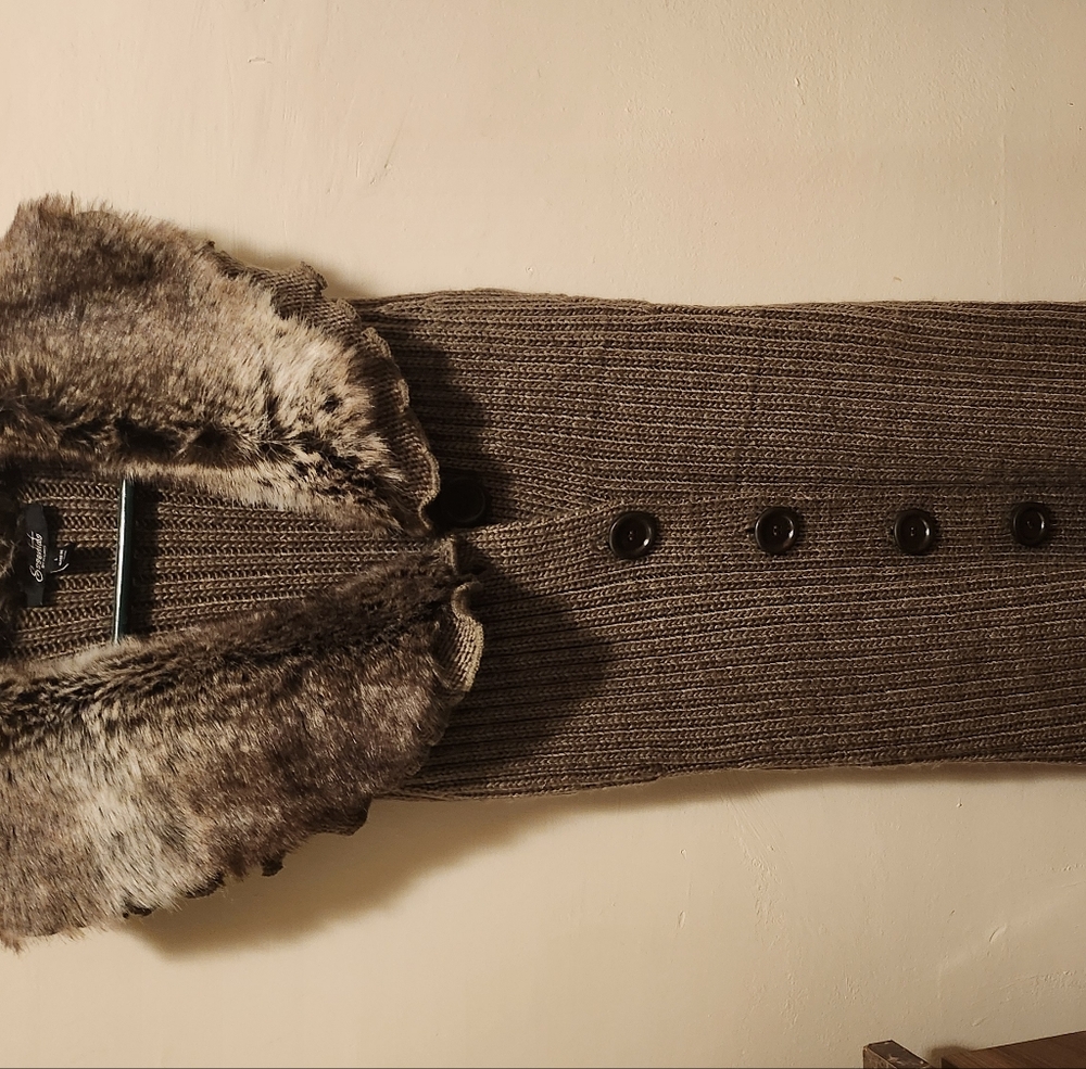 Faux Fur neckline long sweater vest overlay